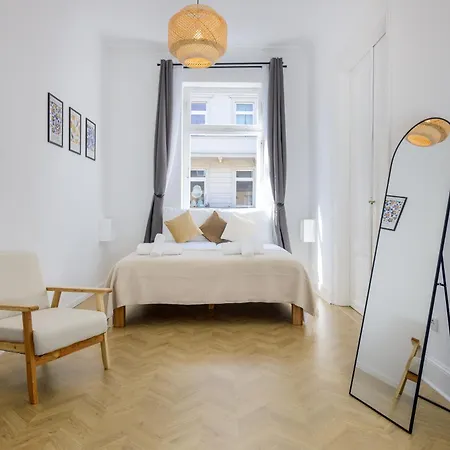 K&m - Zentral - Geraeumig - Charmanter Altbau